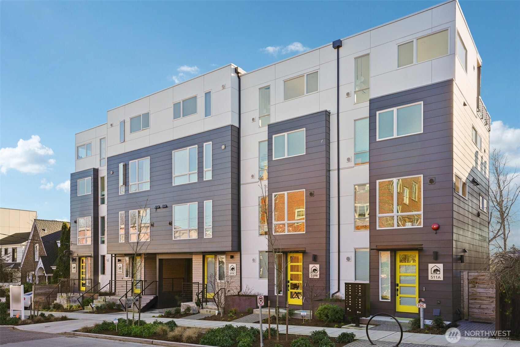 515 Howe Street, Unit A Seattle, WA 98109 - Photo 34 of 40 a front view of a multi story building