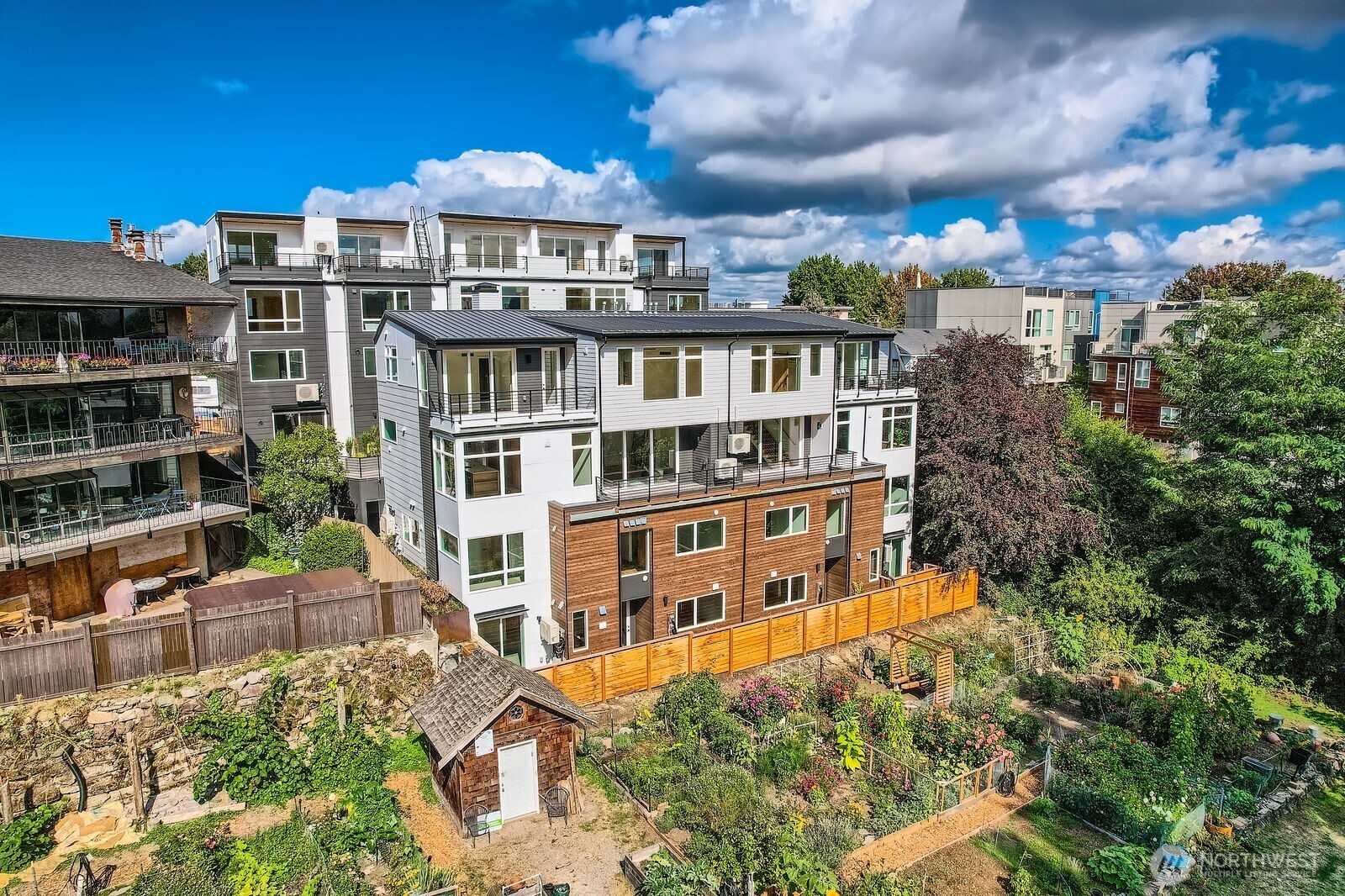 515 Howe Street, Unit A Seattle, WA 98109 - Photo 36 of 40 a view of a large building