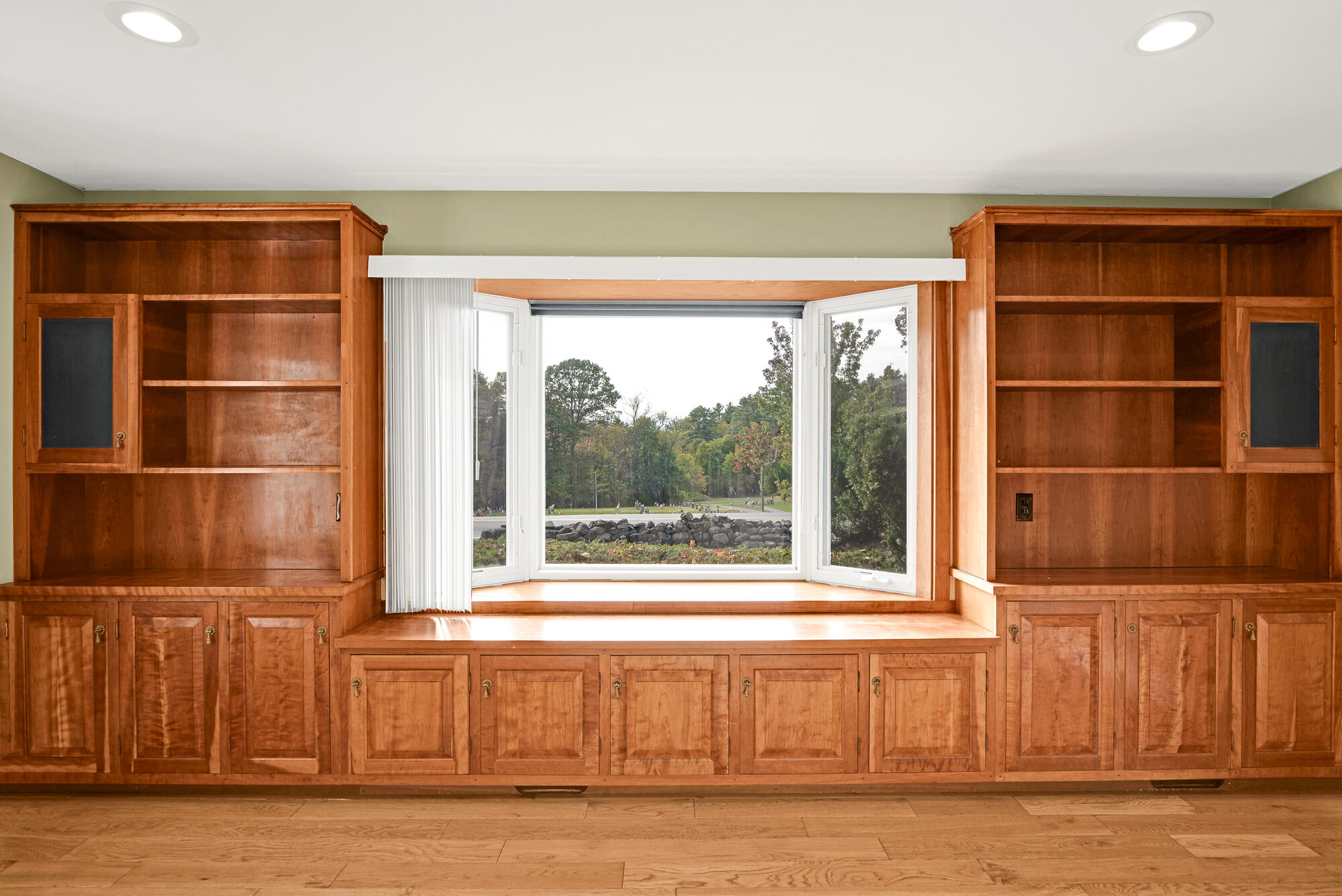 1116 State Road Eliot, ME 03903 - Photo 11 of 30 State Road built ins