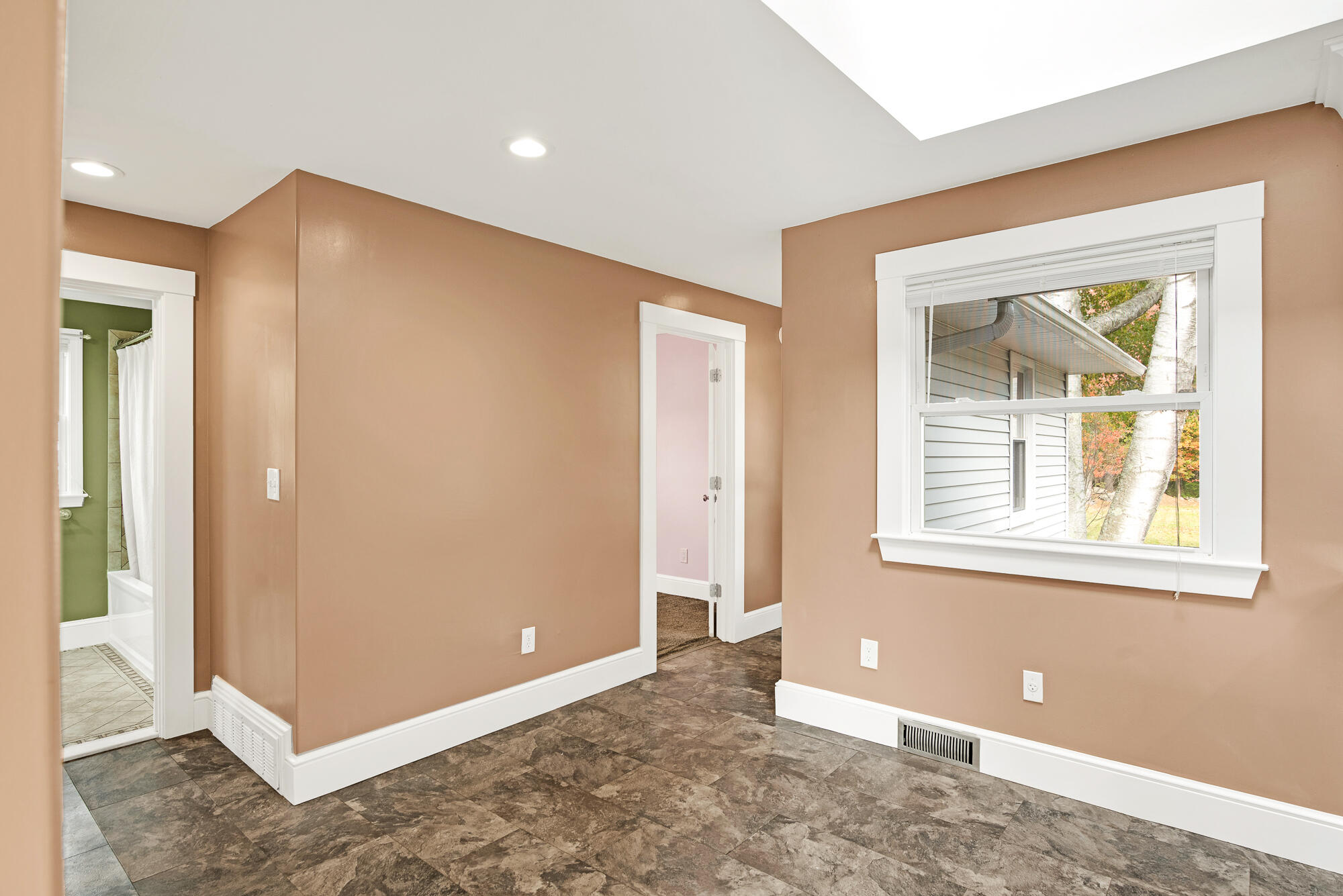 1116 State Road Eliot, ME 03903 - Photo 13 of 30 State Road Dining