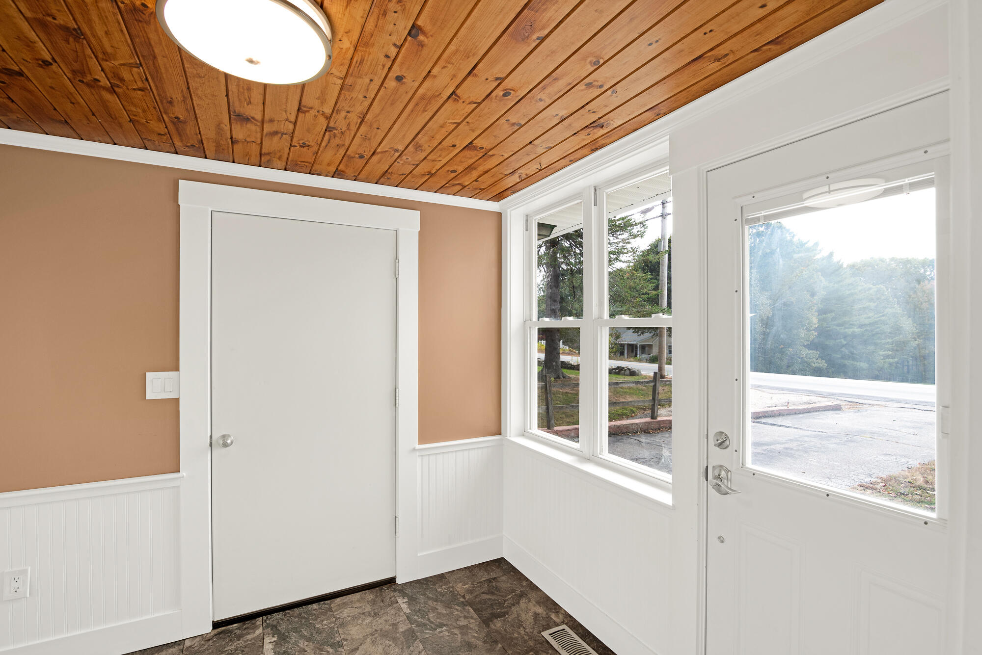 1116 State Road Eliot, ME 03903 - Photo 22 of 30 State Road Mudroom2