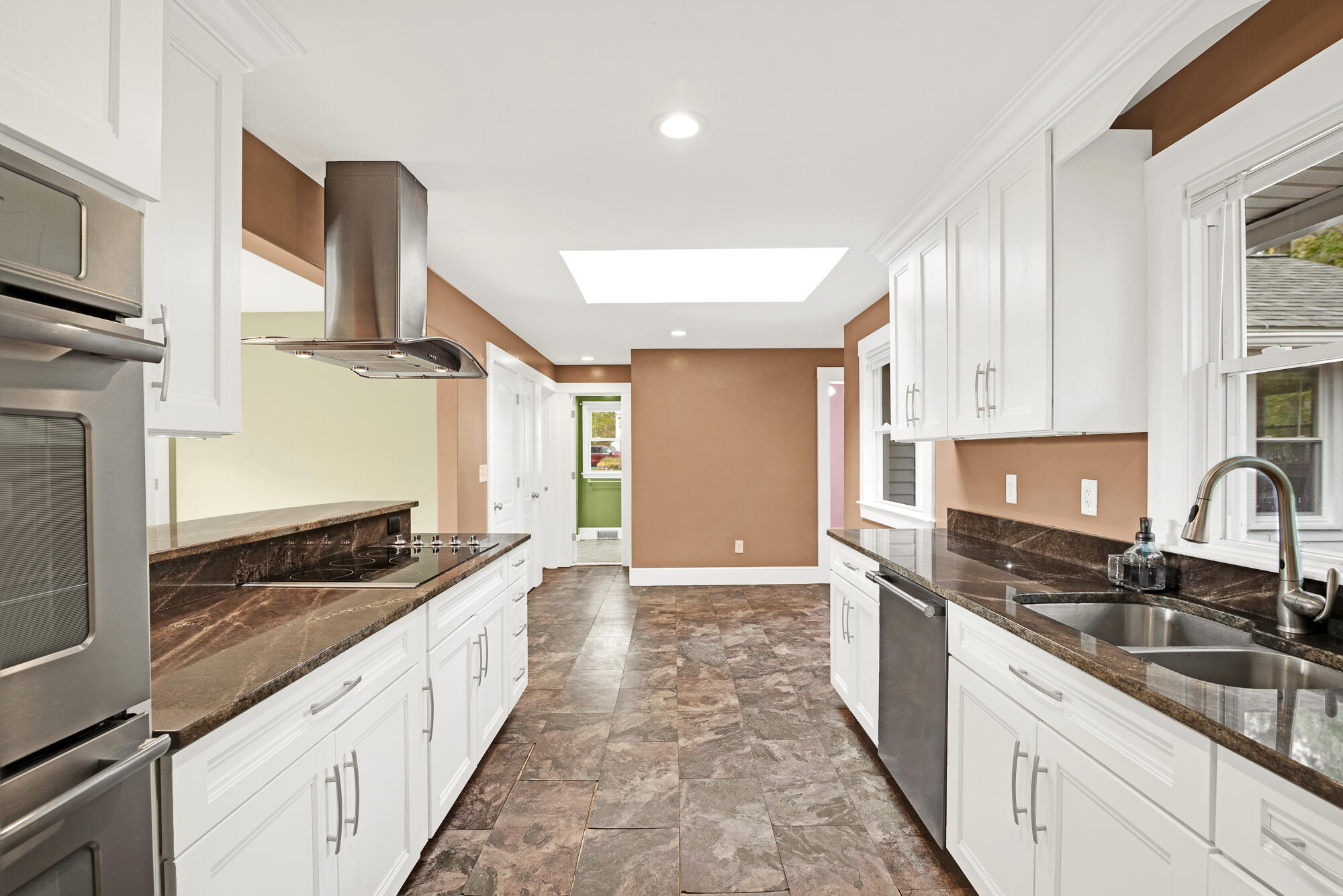 1116 State Road Eliot, ME 03903 - Photo 4 of 30 State Road Money6