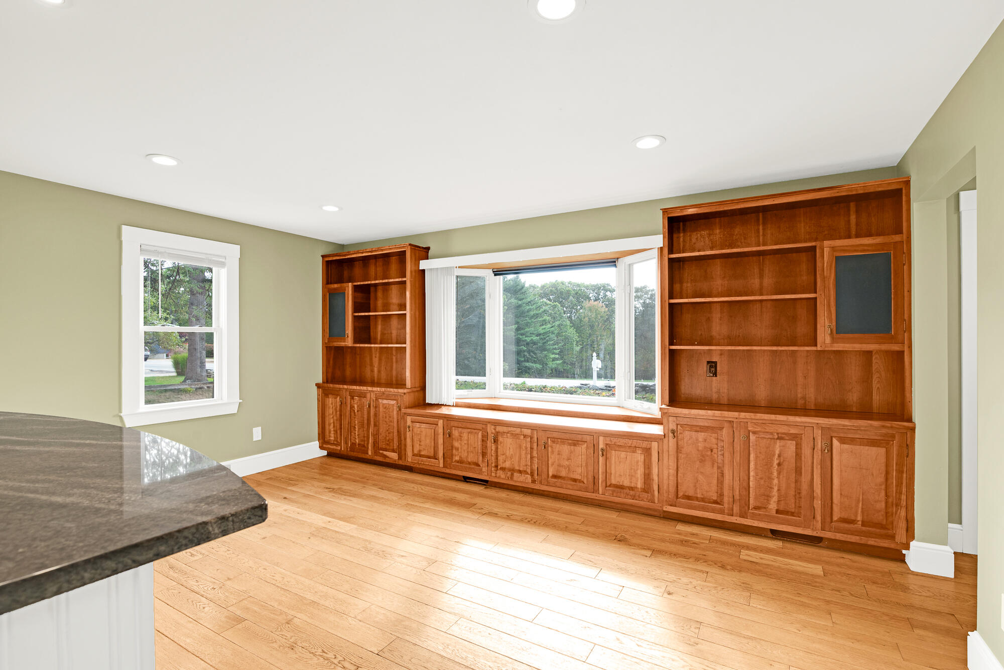 1116 State Road Eliot, ME 03903 - Photo 7 of 30 State Road Living4