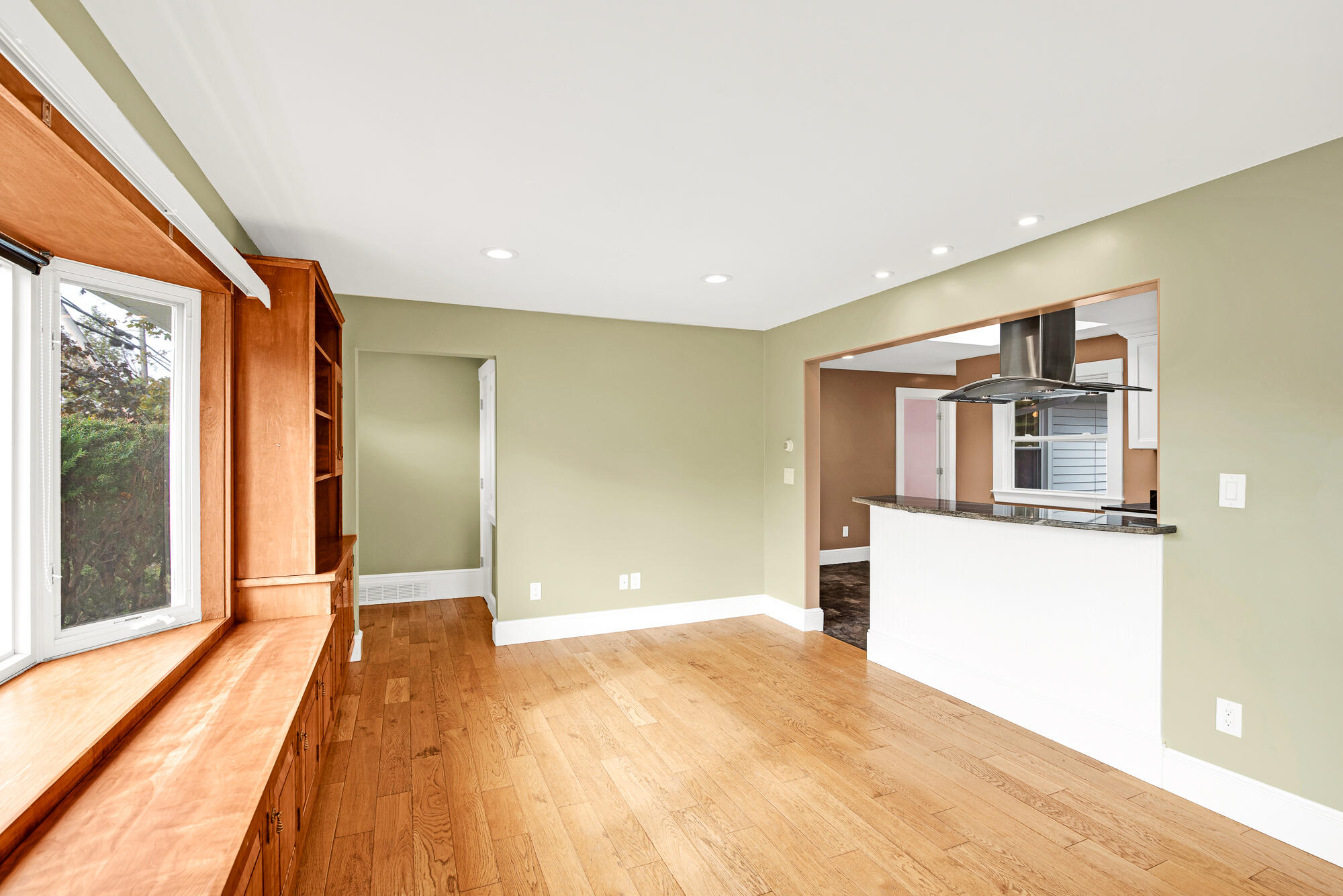 1116 State Road Eliot, ME 03903 - Photo 9 of 30 State Road Living2