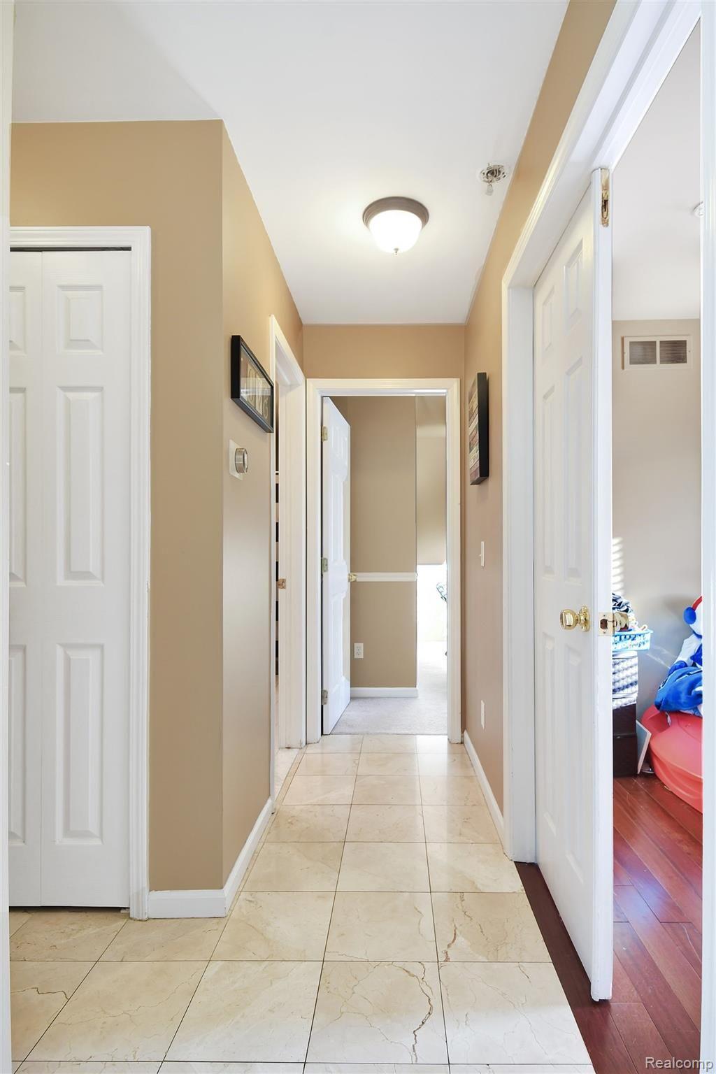 1241 Ridgeview Circle Lake Orion, MI 48362 - Photo 15 of 26 DSC_0575.jpg