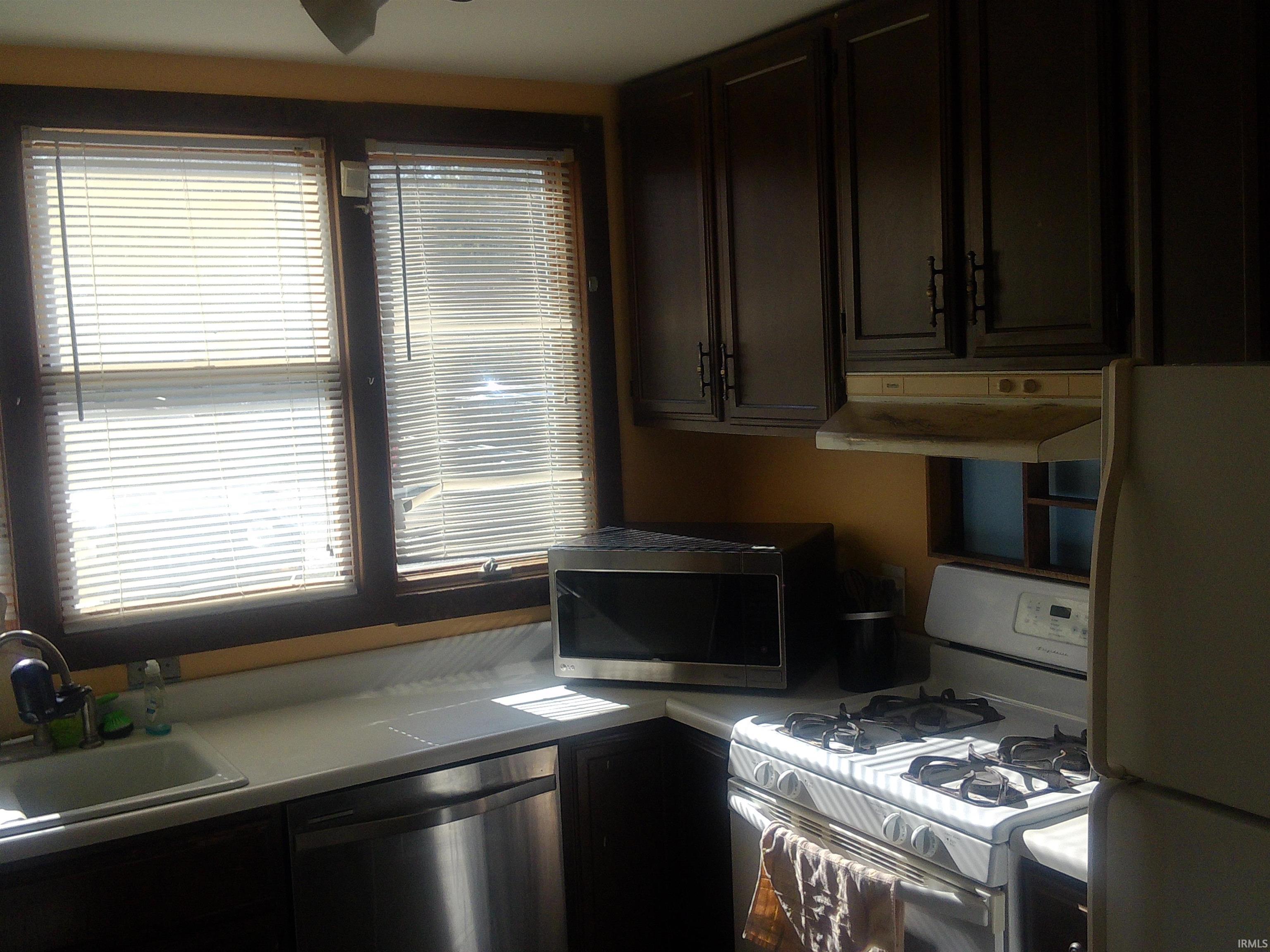 1121 Smith Street Logansport, IN 46947 - Photo 2 of 28