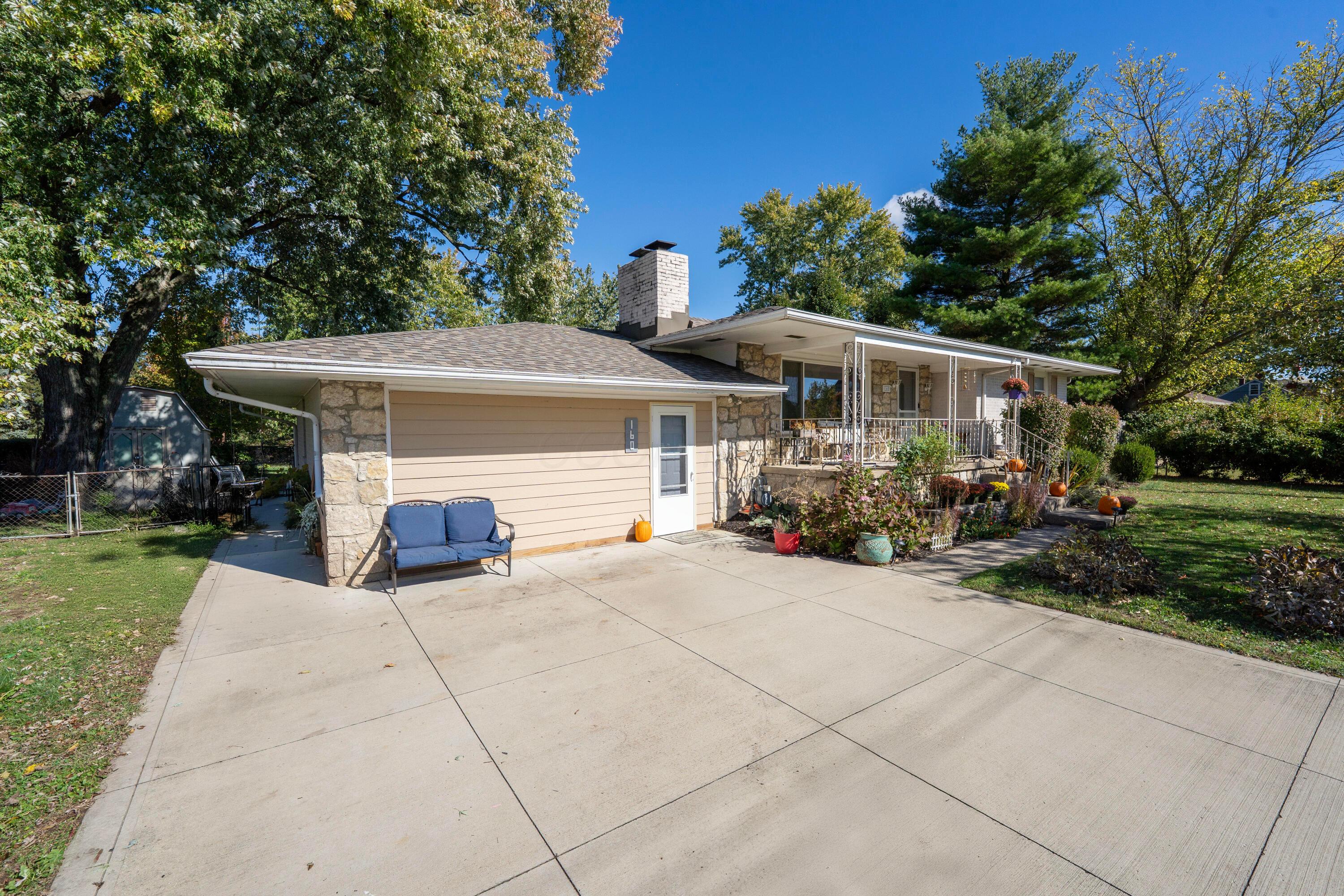 160 Moss Road Westerville, OH 43082 - Photo 2 of 39 front of house1
