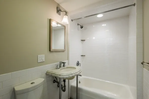 $3,000 | 600 Shirley Street, Unit 1, Winthrop, MA 02152