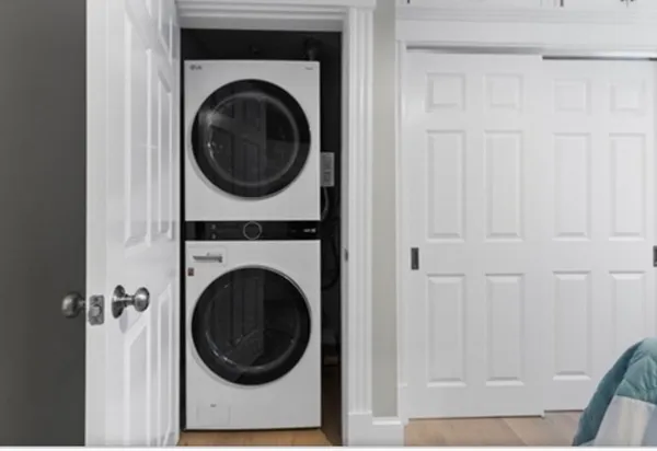 a close up view of a washer and dryer