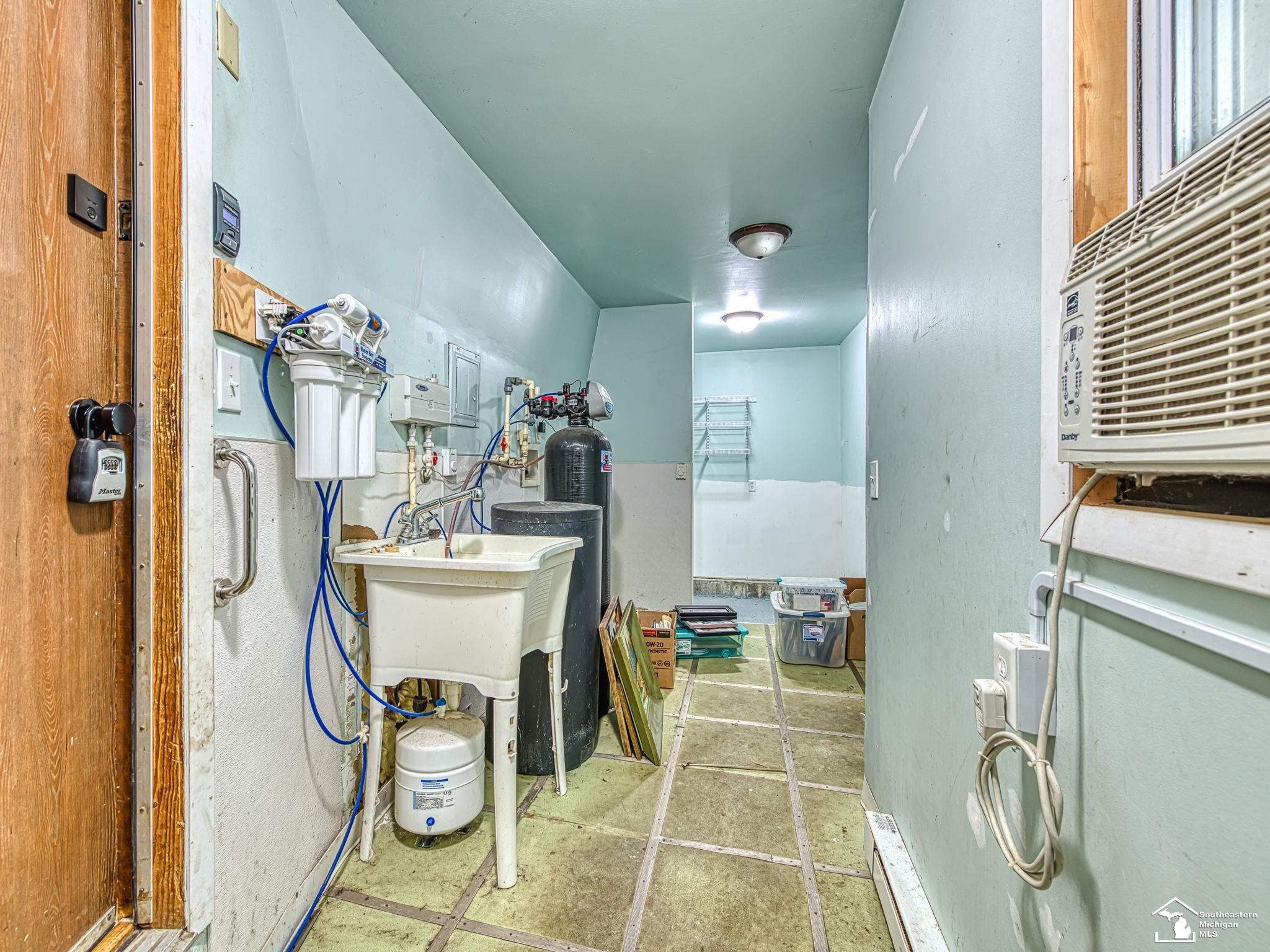 7033 Todd Road Temperance, MI 48182 - Photo 43 of 71 25x9 Laundry (Main)