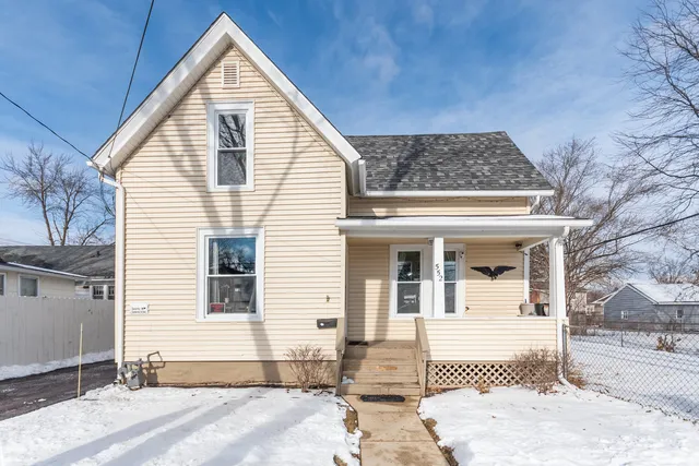 $2,500 | 552 Simms Street, Aurora, IL 60505