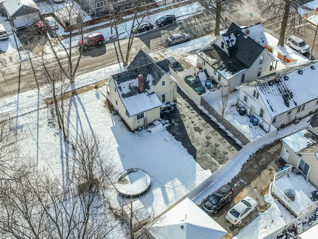 $2,500 | 552 Simms Street, Aurora, IL 60505