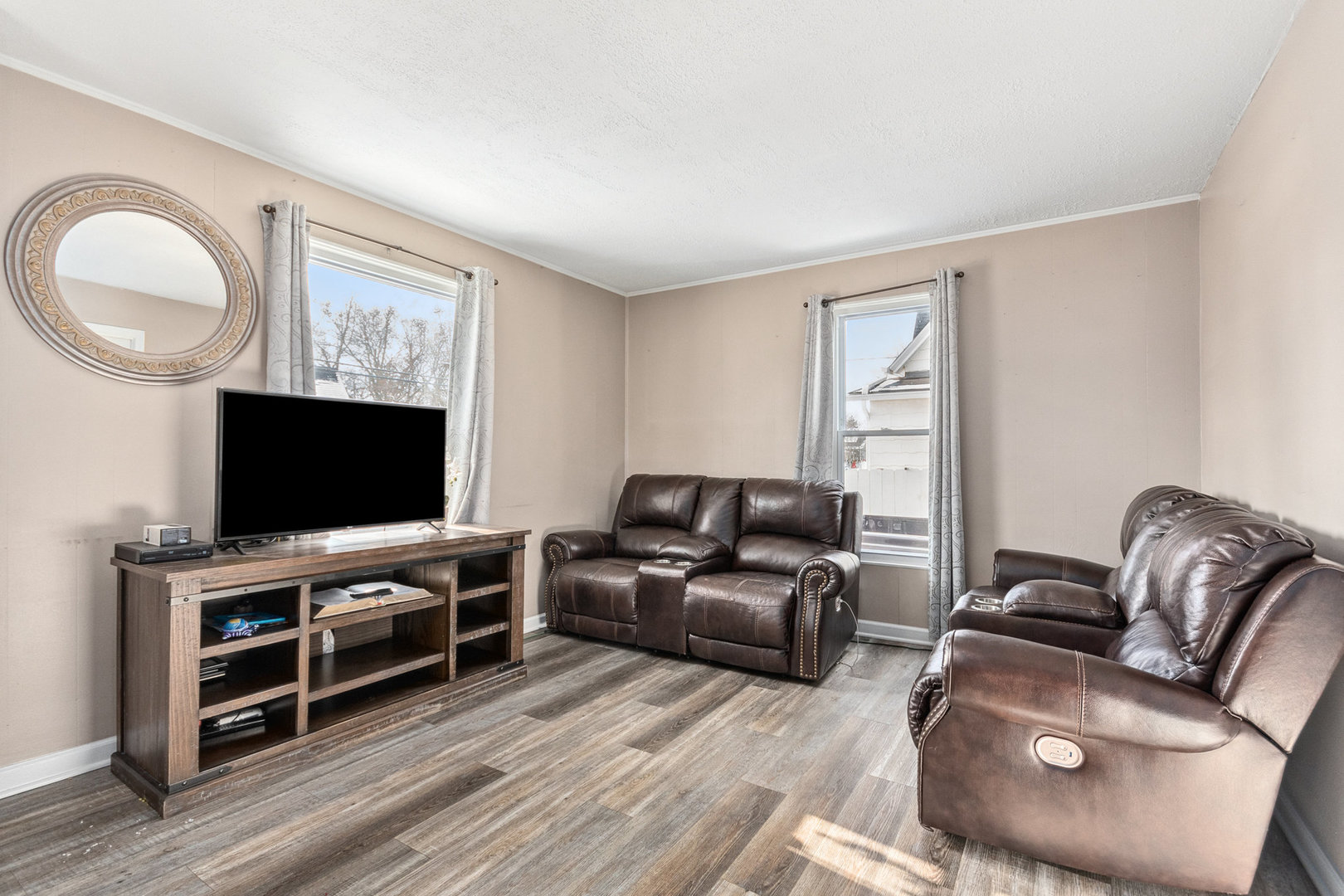 552 Simms Street Aurora, IL 60505 - Photo 5 of 19