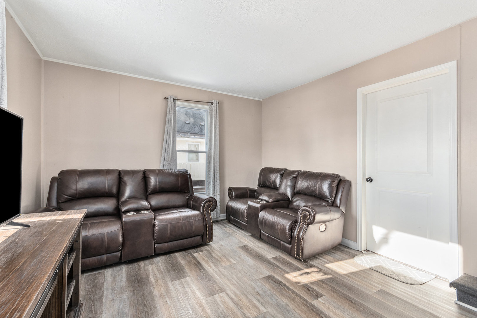 552 Simms Street Aurora, IL 60505 - Photo 6 of 19