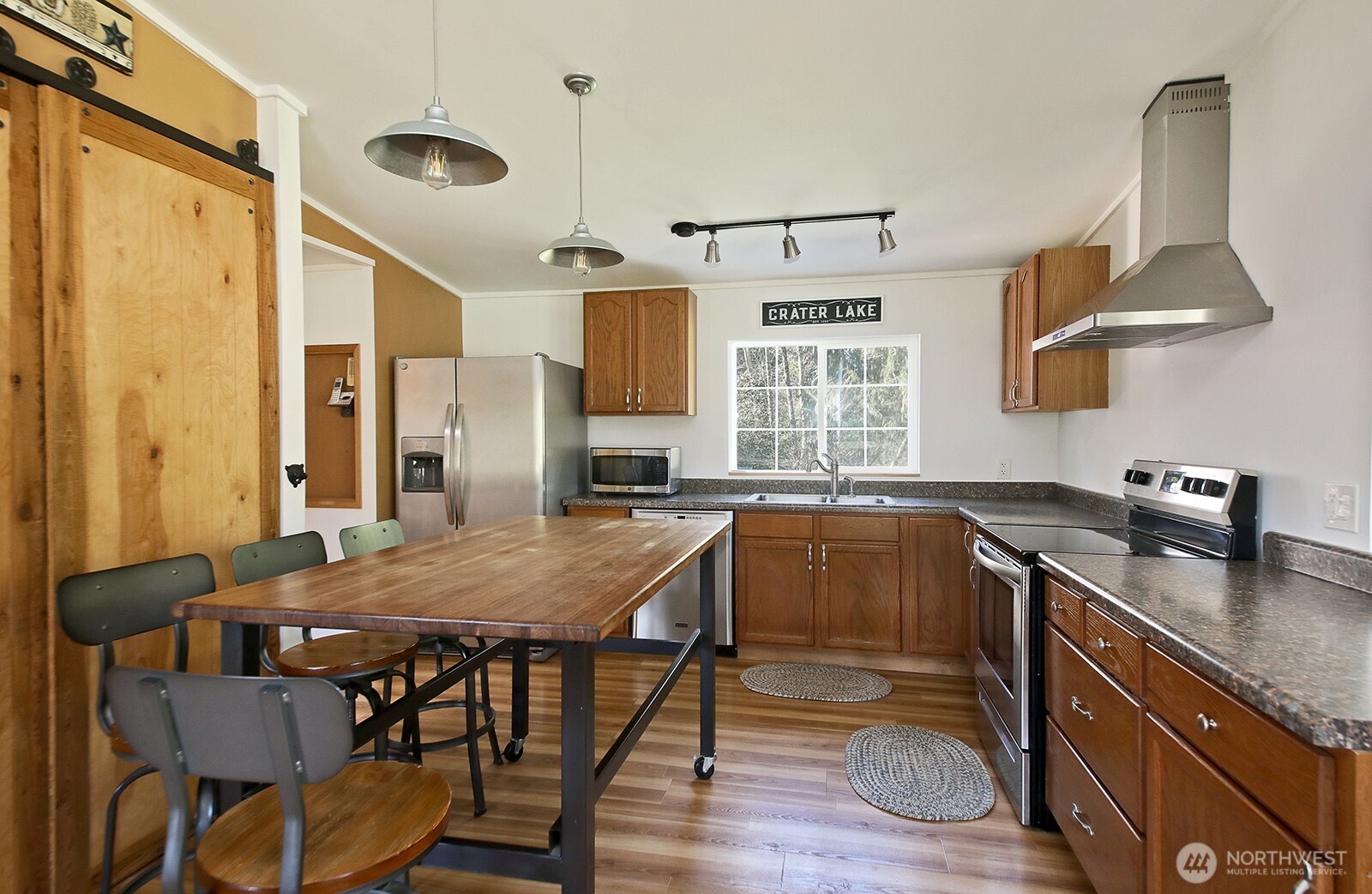 4148 Glendale Road Clinton, WA 98236 - Photo 9 of 39 Gallery Image 9