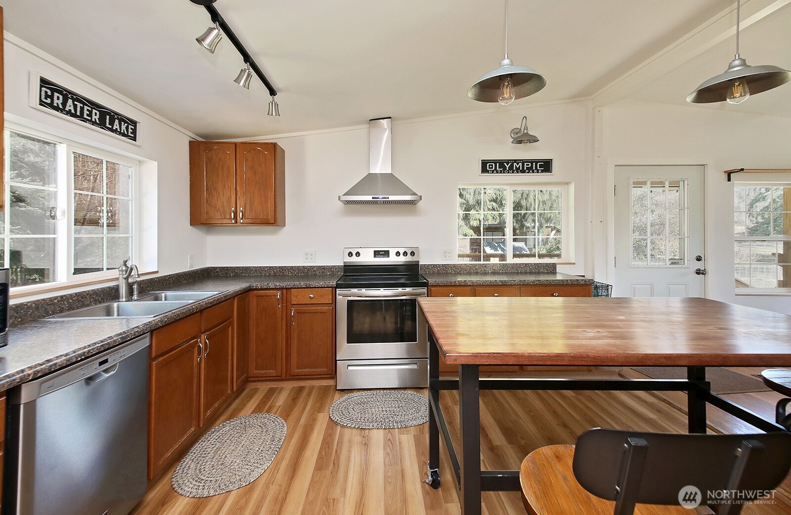 4148 Glendale Road Clinton, WA 98236 - Photo 10 of 39 Gallery Image 10