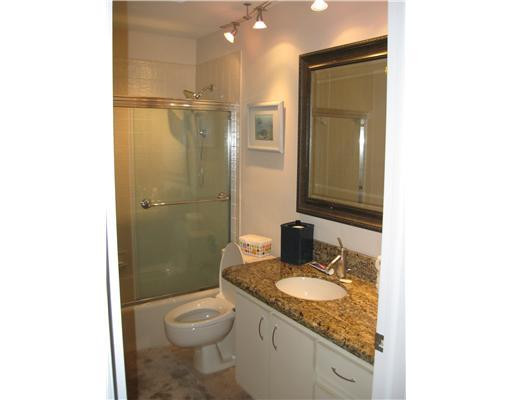 8450 Ardoch Road Miami Lakes, FL 33016 - Photo 14 of 25 Bathroom