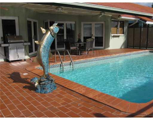 8450 Ardoch Road Miami Lakes, FL 33016 - Photo 19 of 25 Patio/Deck