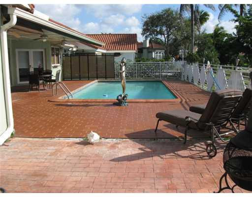8450 Ardoch Road Miami Lakes, FL 33016 - Photo 21 of 25 Pool