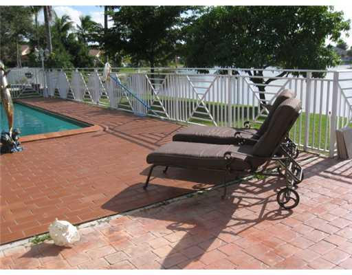 8450 Ardoch Road Miami Lakes, FL 33016 - Photo 22 of 25 Patio/Deck