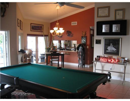8450 Ardoch Road Miami Lakes, FL 33016 - Photo 7 of 25 Living Room