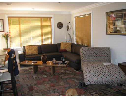 8450 Ardoch Road Miami Lakes, FL 33016 - Photo 8 of 25 Family/Great Room