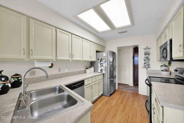 $300,000 | 7150 Fire Fly Drive, Jacksonville, FL 32244