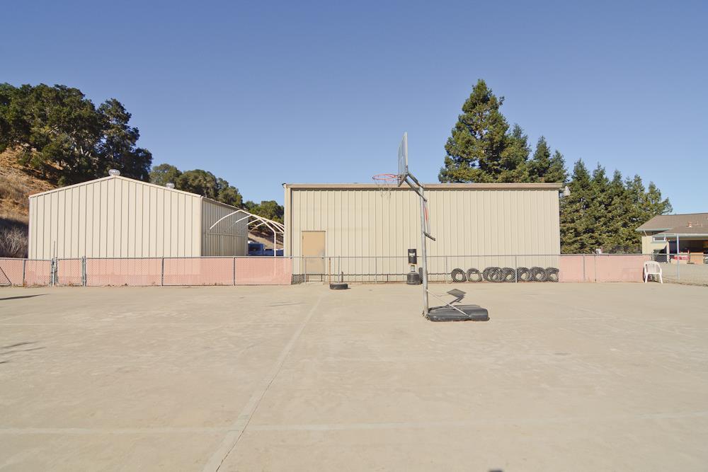 501 Cowden Road Hollister, CA 95023 - Photo 14 of 50