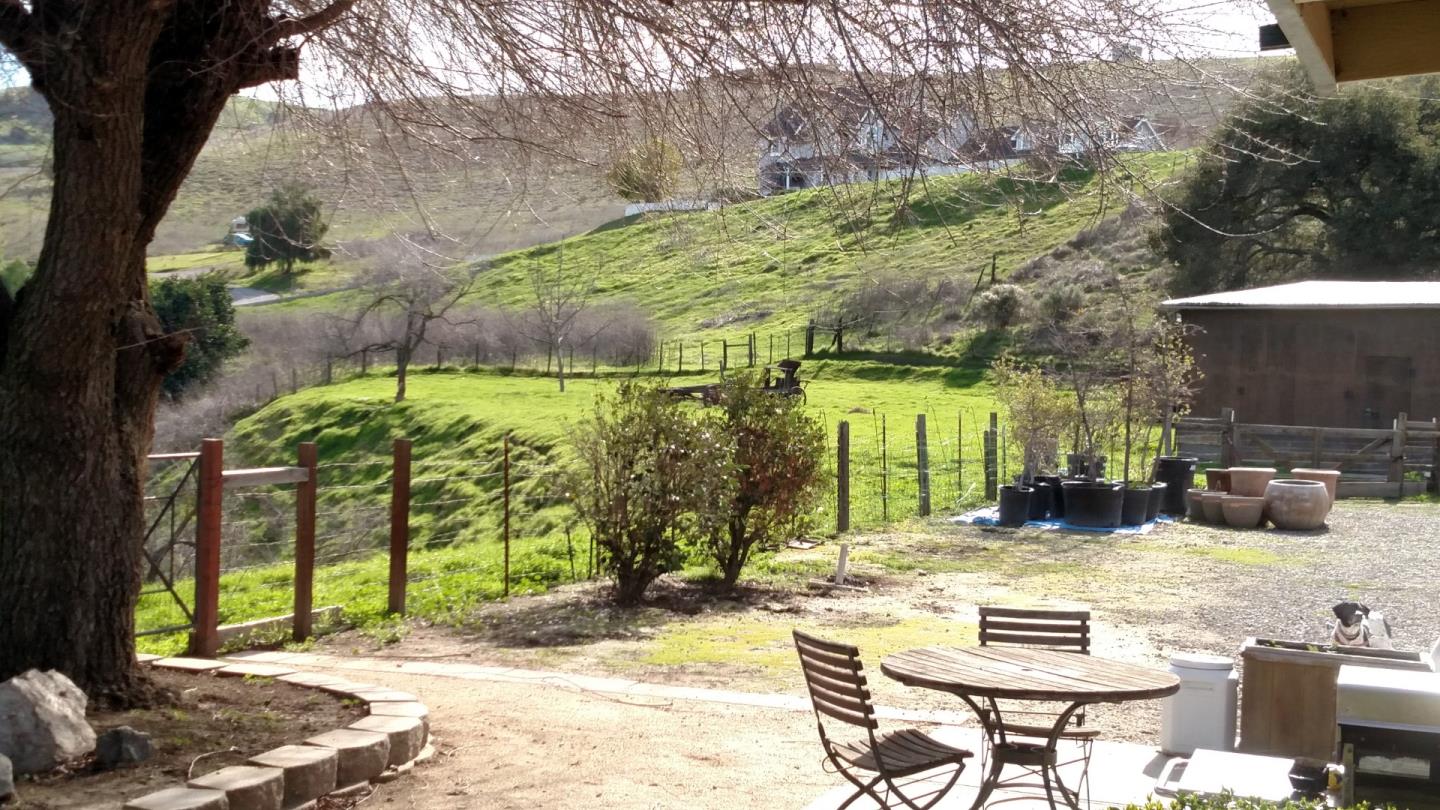 501 Cowden Road Hollister, CA 95023 - Photo 5 of 50