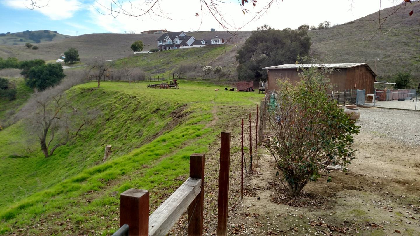 501 Cowden Road Hollister, CA 95023 - Photo 6 of 50