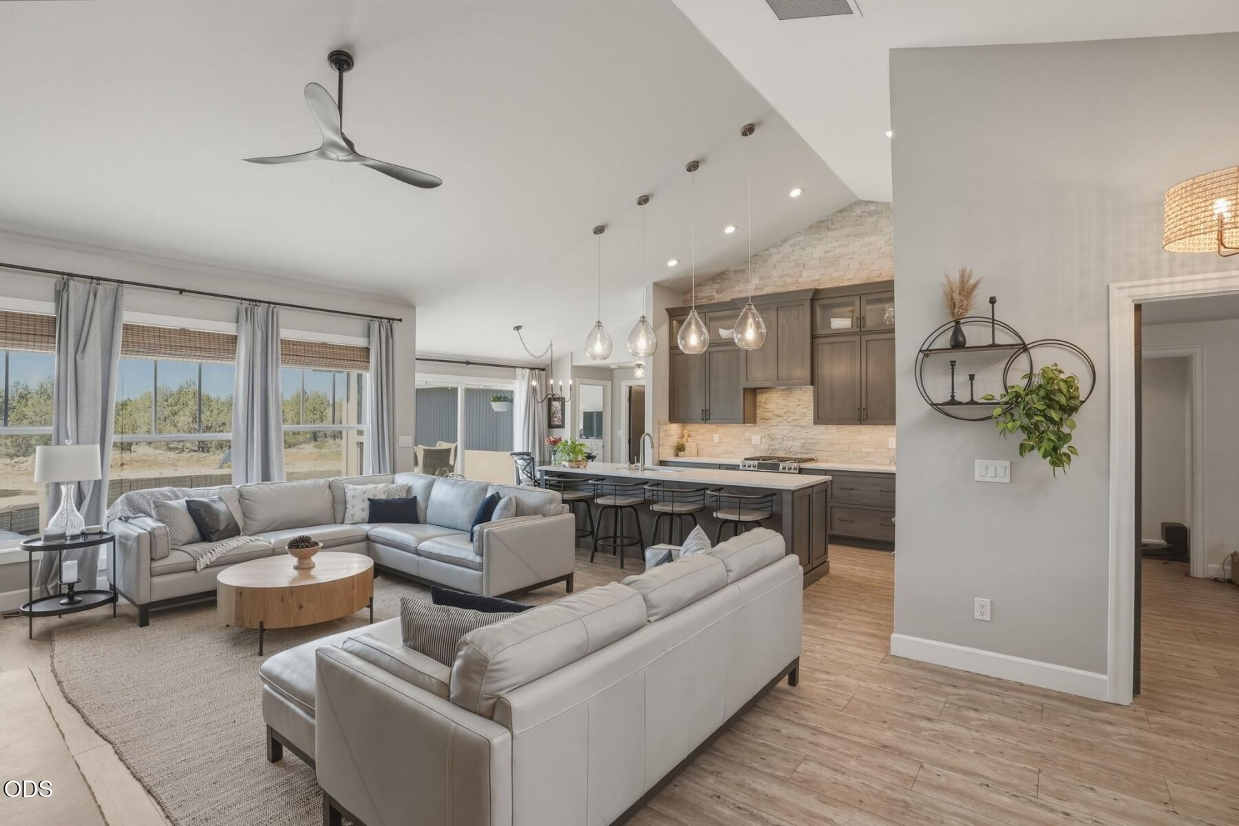 69550 Pine Ridge Drive Sisters, OR 97759 - Photo 5 of 48