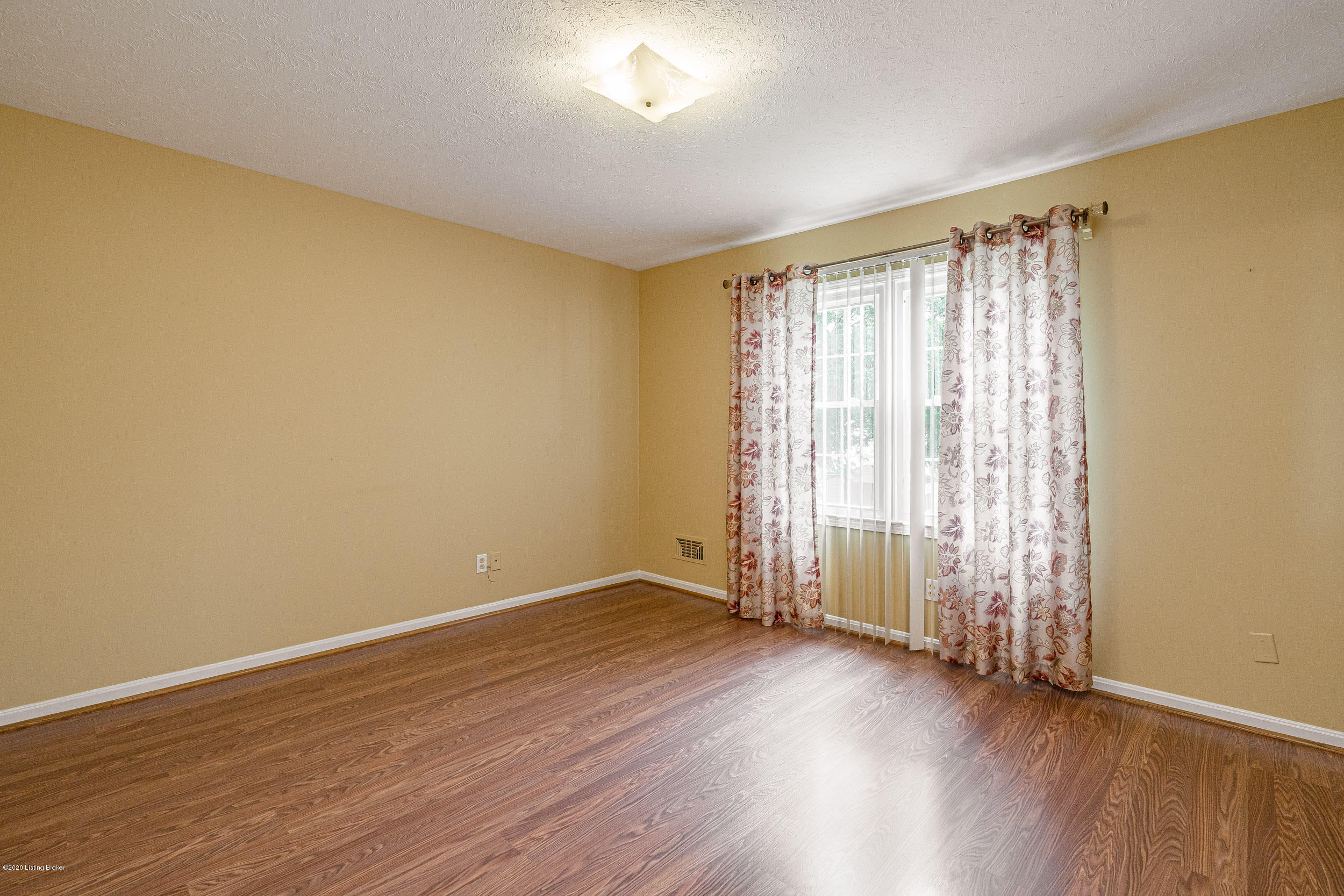 10502 St Rene Road Louisville, KY 40299 - Photo 19 of 38 10502 Saint Rene Road-32