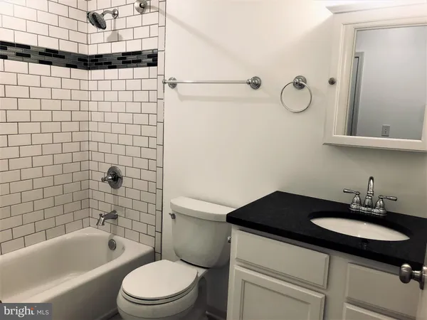 $1,795 | 5261 Ridge Avenue, Unit 205, Philadelphia, PA 19128