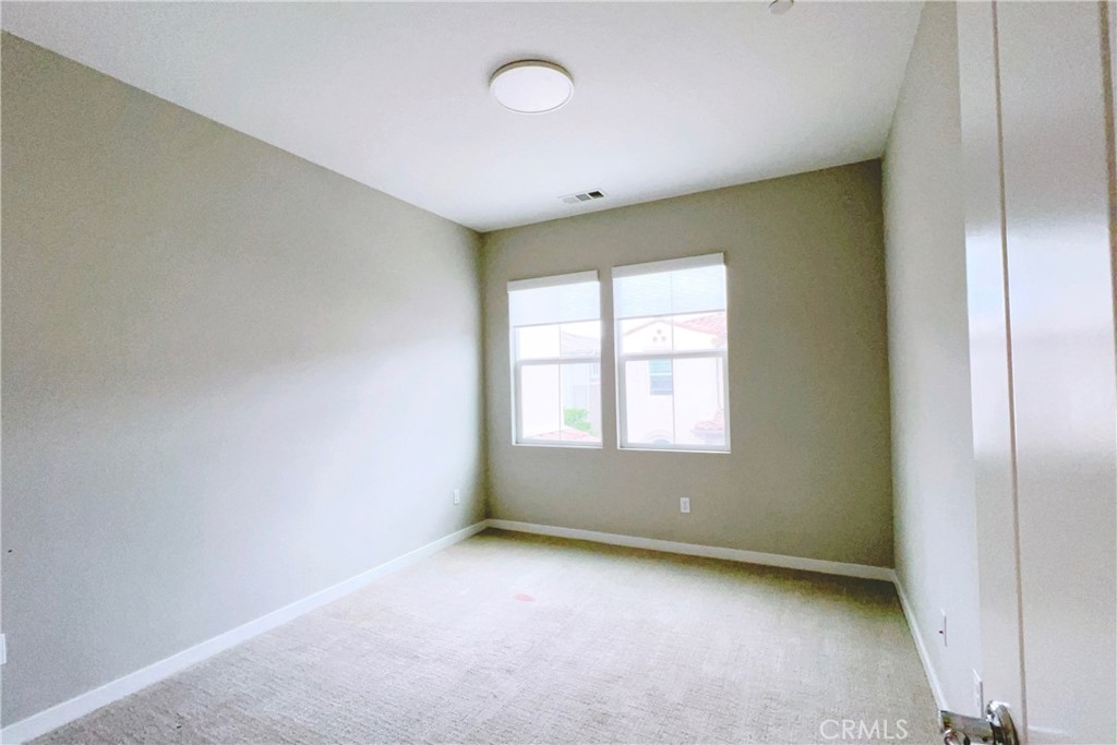 944 Sunlit Lane Costa Mesa, CA 92626 - Photo 49 of 71 an empty room with a window