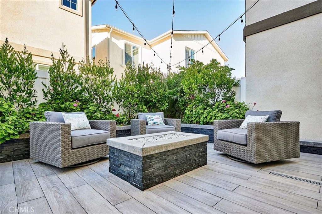 944 Sunlit Lane Costa Mesa, CA 92626 - Photo 62 of 71 a view of a couches in the patio with a small yard