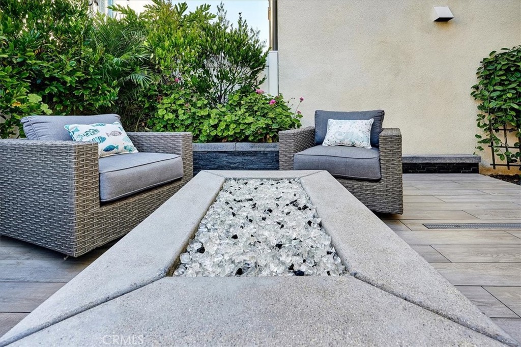 944 Sunlit Lane Costa Mesa, CA 92626 - Photo 65 of 71 a view of a patio with couches and potted plants