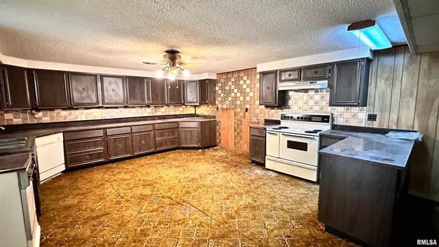 $225,000 | 135 Tatia Drive, Goreville, IL 62939