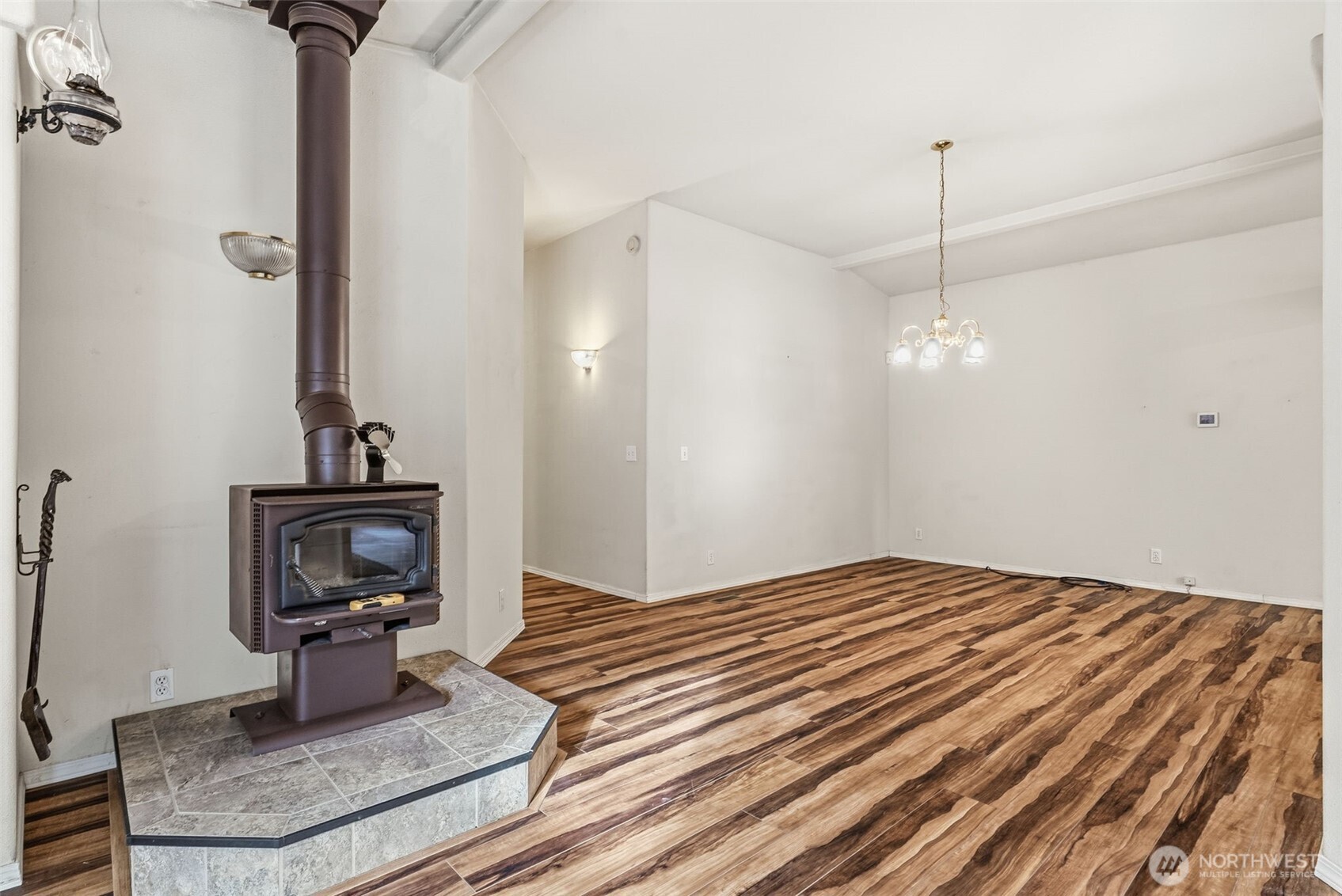 5416 Rose Valley Road Kelso, WA 98626 - Photo 14 of 28 a bedroom with a bed and a mirror