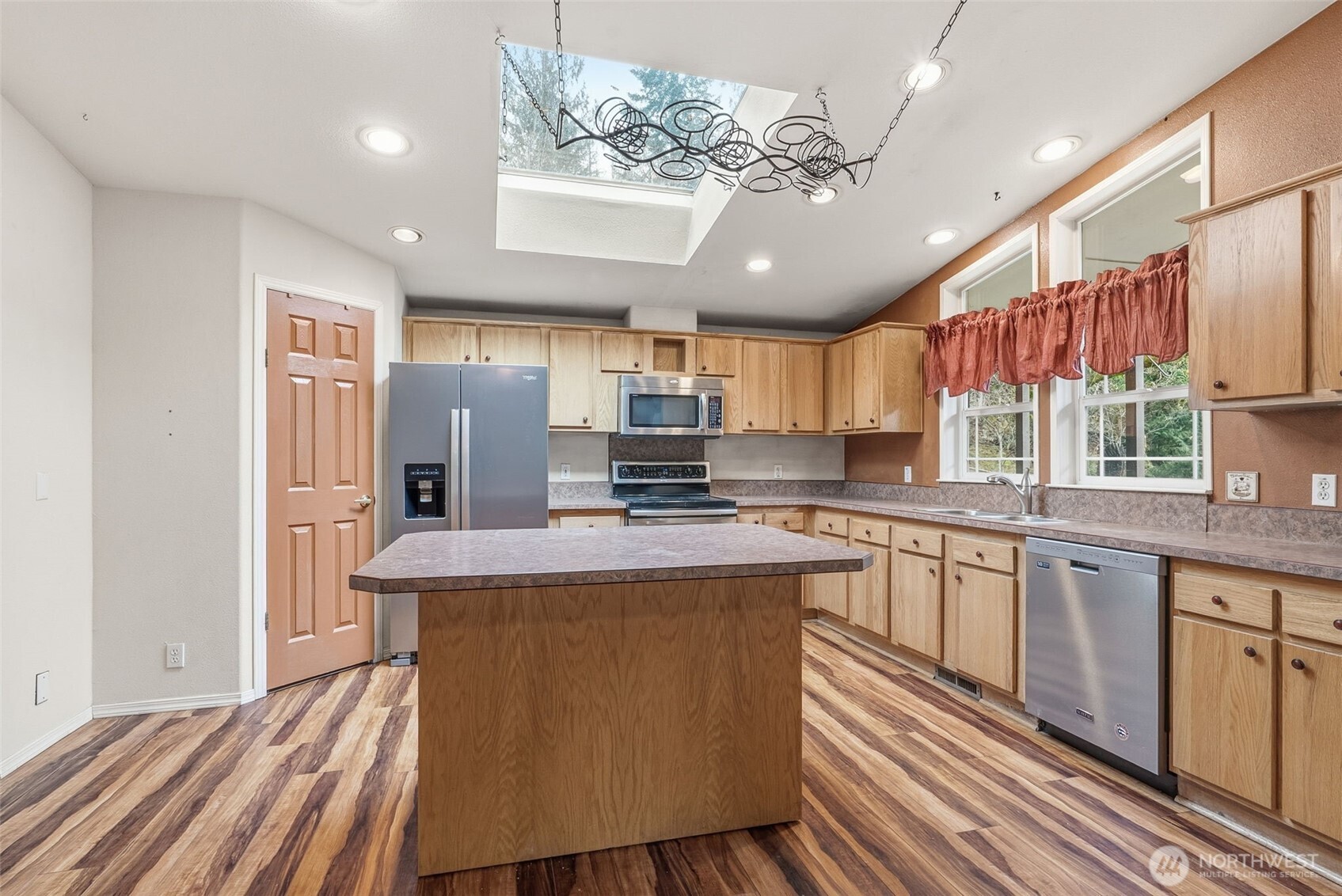5416 Rose Valley Road Kelso, WA 98626 - Photo 18 of 28 a kitchen with stainless steel appliances granite countertop a sink stove and refrigerator