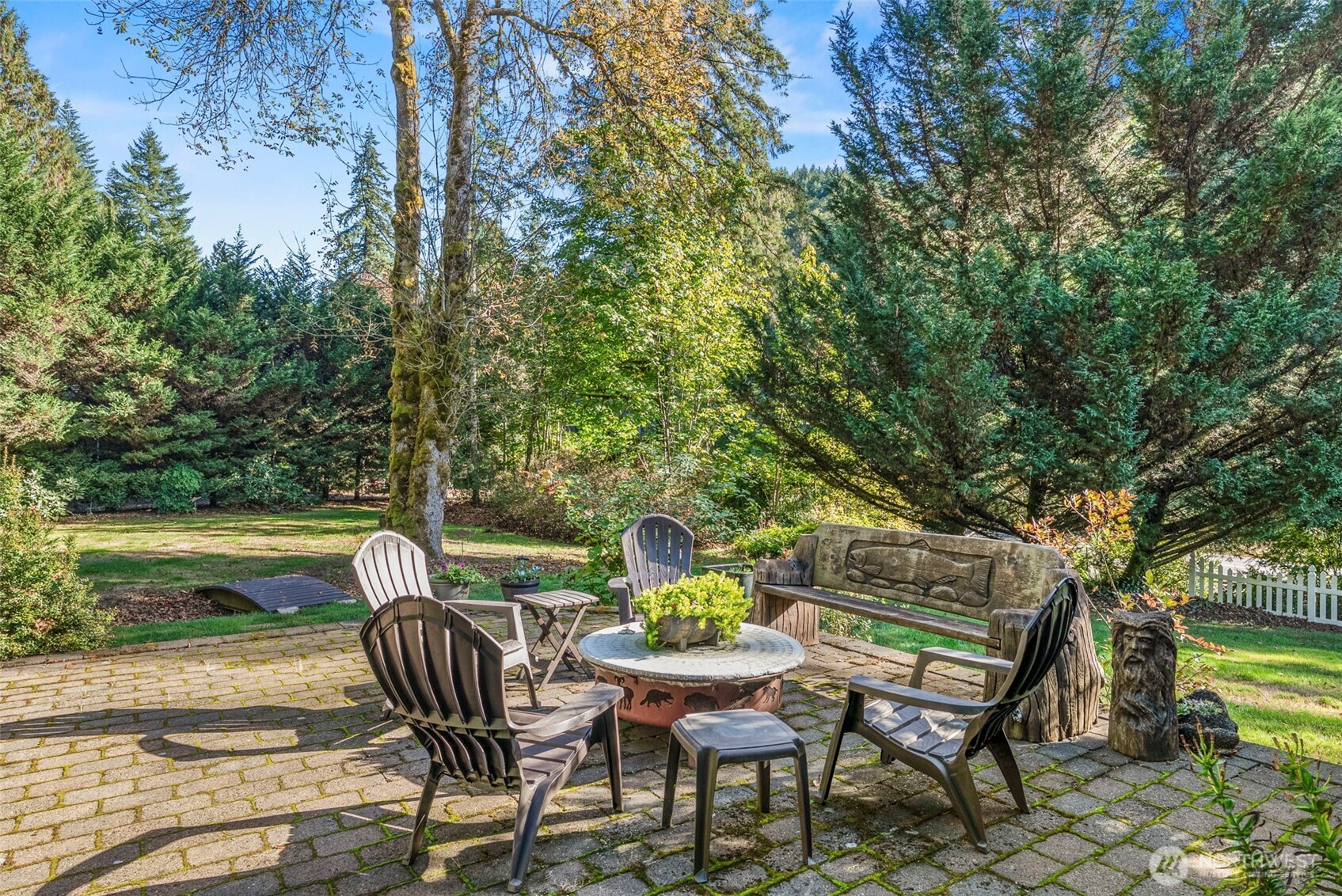 5416 Rose Valley Road Kelso, WA 98626 - Photo 5 of 28 a view of a chairs and table in the patio