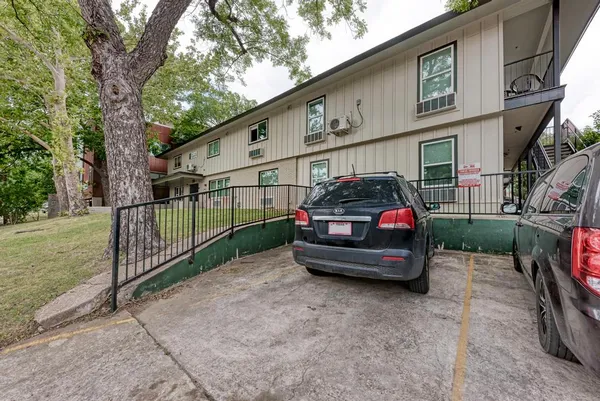$1,500 | 306 East 30th Street, Unit 3, Austin, TX 78705