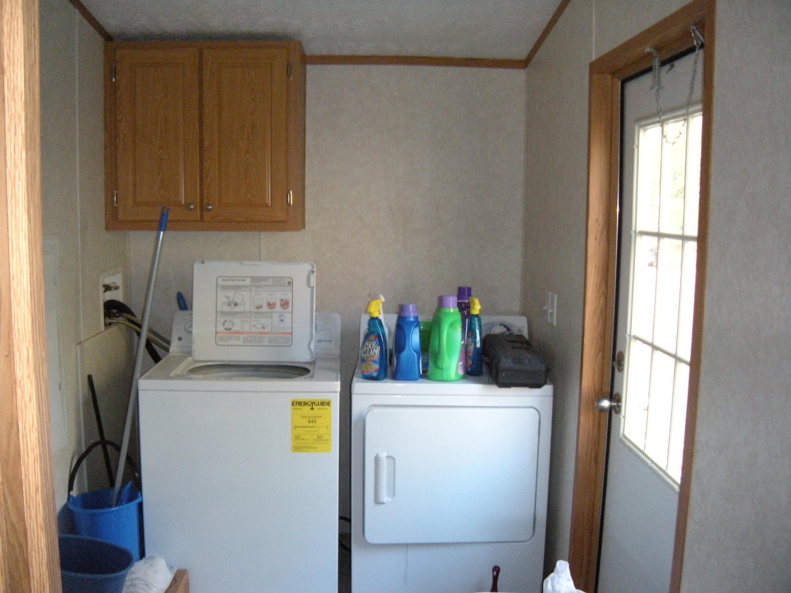 1080 Kiser Road Philadelphia, TN 37846 - Photo 20 of 25 1080 Kiser Road Laundry Room David Pozy