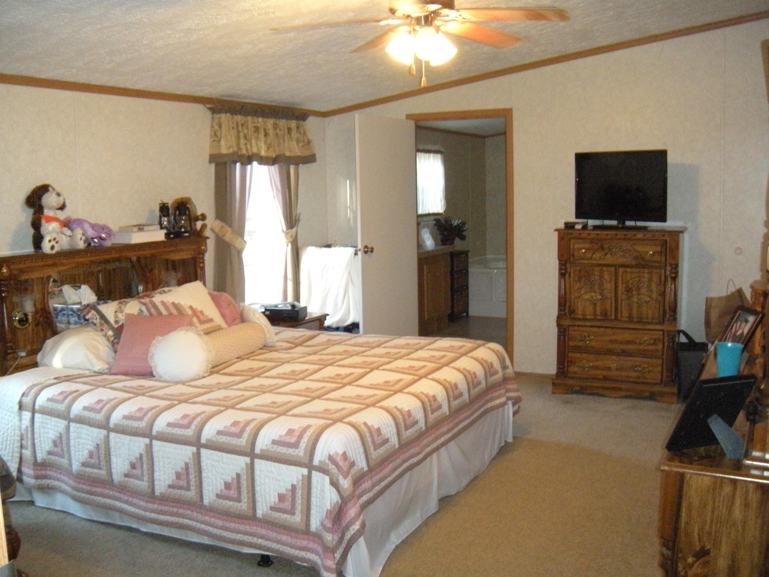 1080 Kiser Road Philadelphia, TN 37846 - Photo 21 of 25 1080 Kiser Road Master Bedroom David Poz