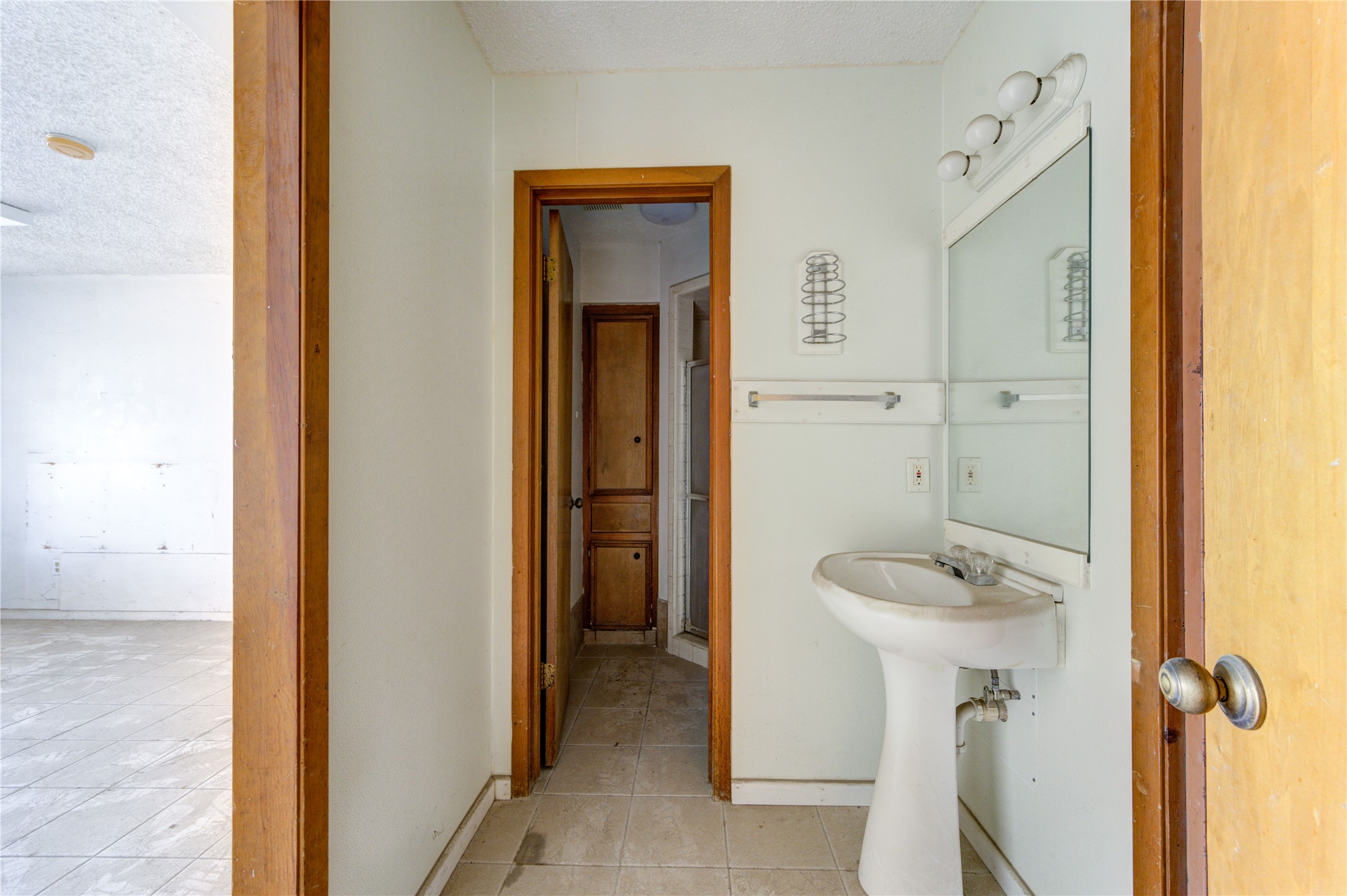 4602 Avenue H Rosenberg, TX 77471 - Photo 12 of 42 a bathroom with a sink a toilet and shower
