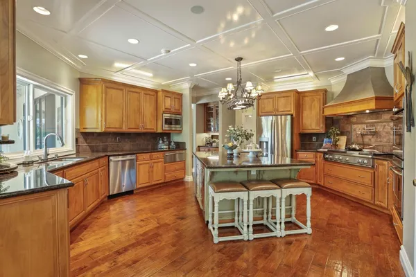 $1,825,000 | 19120 East Stampede Road, Lodi, CA 95240