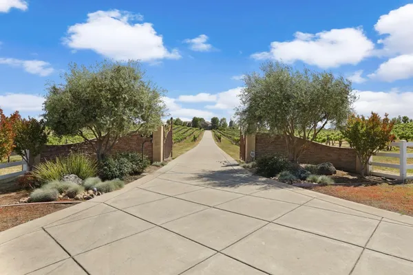 $1,825,000 | 19120 East Stampede Road, Lodi, CA 95240
