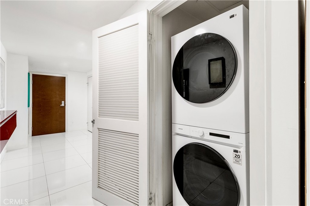 400 West Ocean Boulevard, Unit 2004 Long Beach, CA 90802 - Photo 17 of 47 a close view of a utility room with dryer and washer