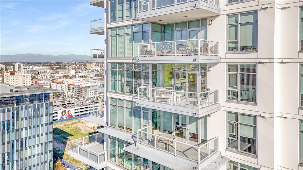 400 West Ocean Boulevard, Unit 2004 Long Beach, CA 90802 - Photo 26 of 47 a building view with outdoor space