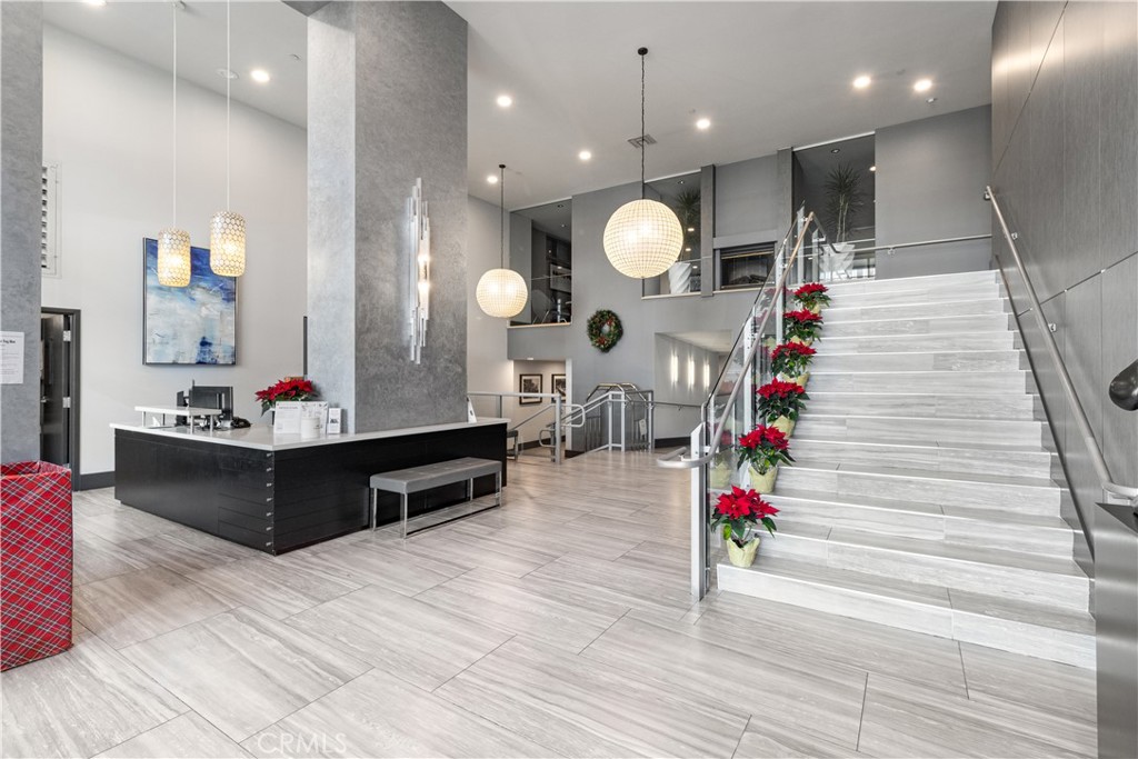 400 West Ocean Boulevard, Unit 2004 Long Beach, CA 90802 - Photo 31 of 47 a living room with furniture and a mirror