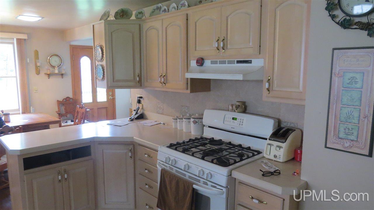 6015 18.25 Road Gladstone, MI 49837 - Photo 3 of 17 Gallery Image 3